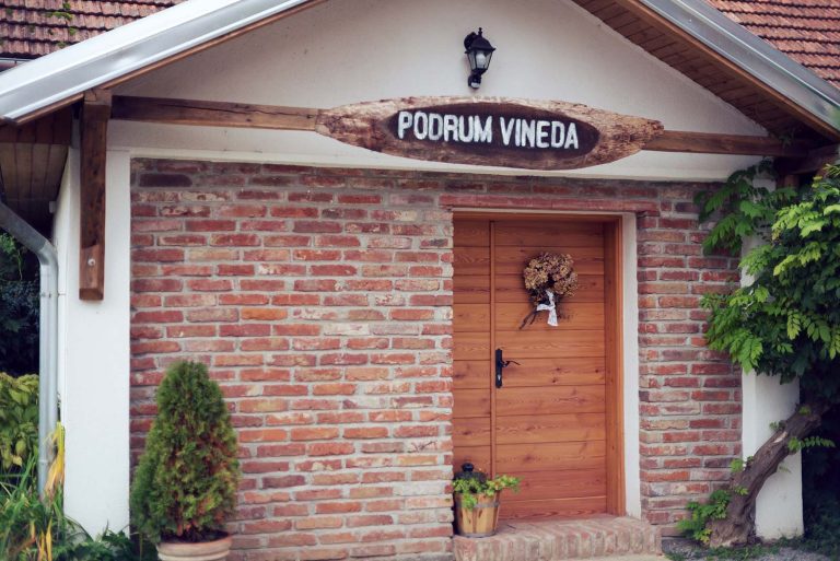 Ulaz u Podrum Vineda u Vukosavljevici